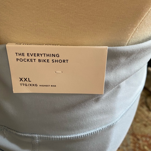 American Eagle Everything Pocket High Waisted Midi 5” Bike Shorts in Blue XXL - Picture 5 of 6